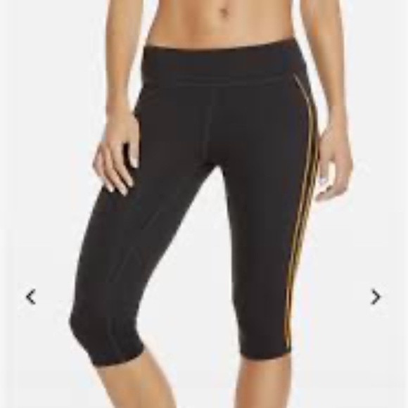 Fabletics Polar Crop Yoga Capri Leggings - Picture 1 of 9